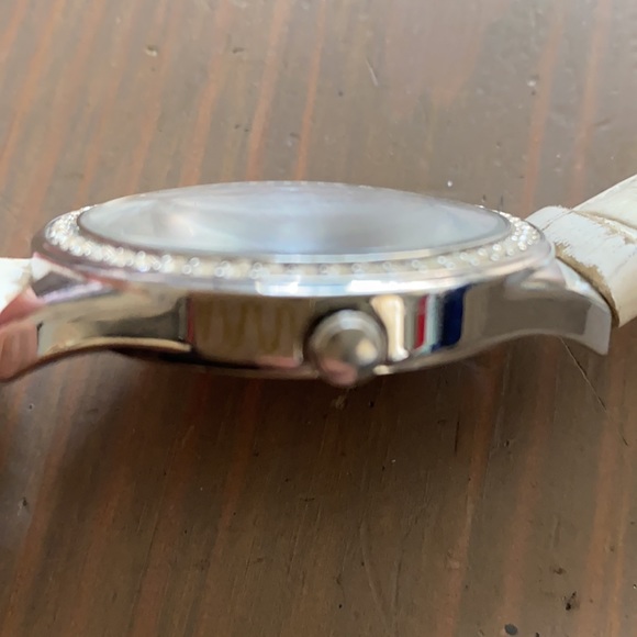 Butterfly Face Guess Watch - Picture 4 of 4